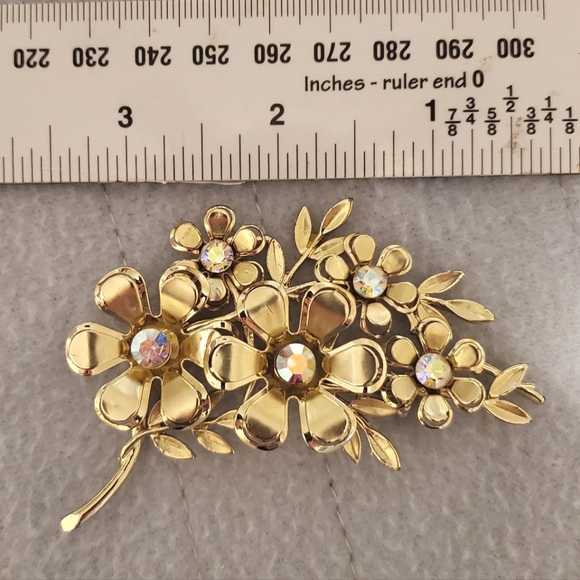Coro Brooch Flower Pin - Picture 3 of 7